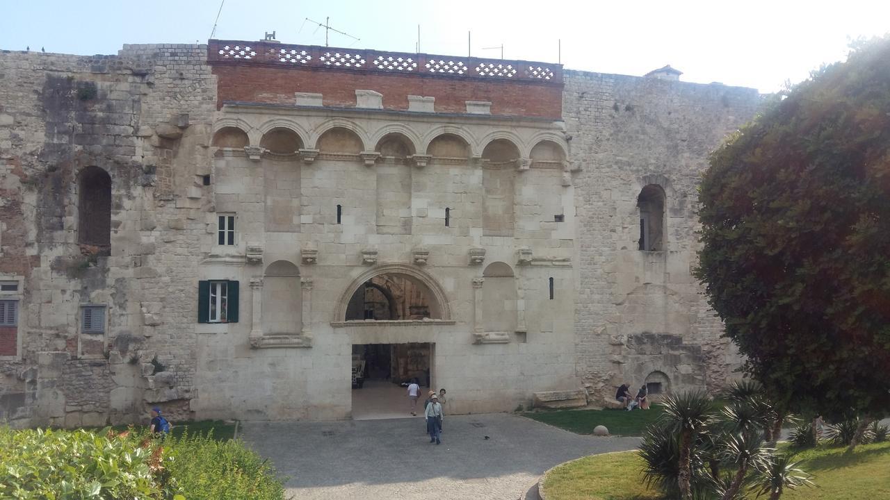 Nina, Apartment In City Centre Split Bagian luar foto