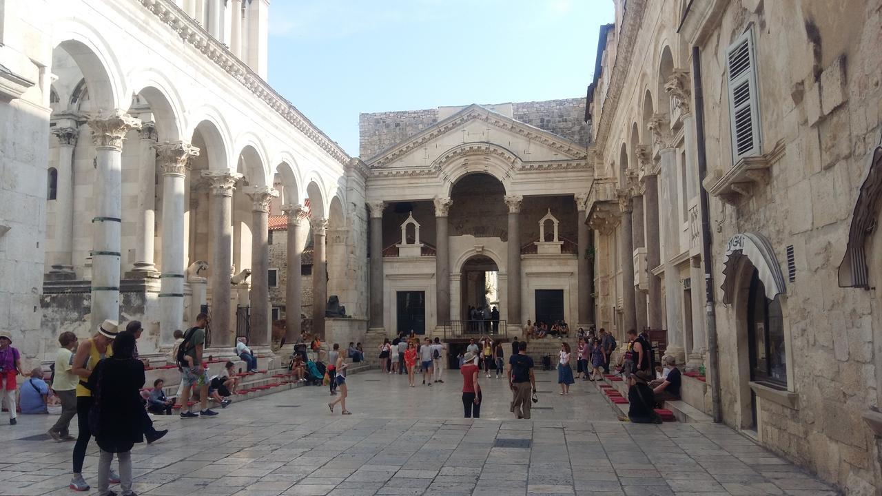Nina, Apartment In City Centre Split Bagian luar foto