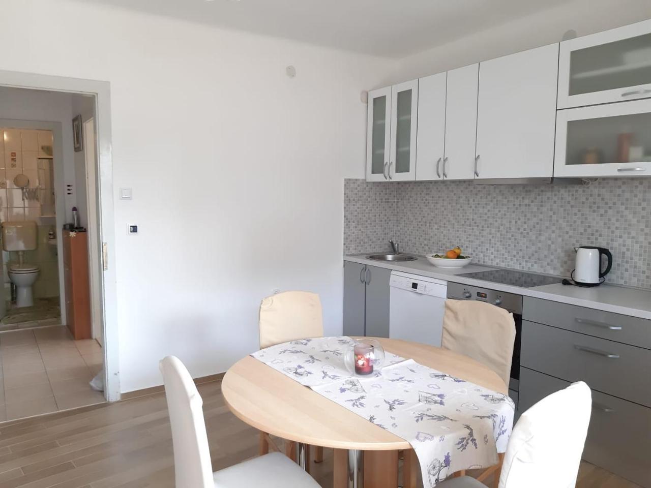 Nina, Apartment In City Centre Split Bagian luar foto
