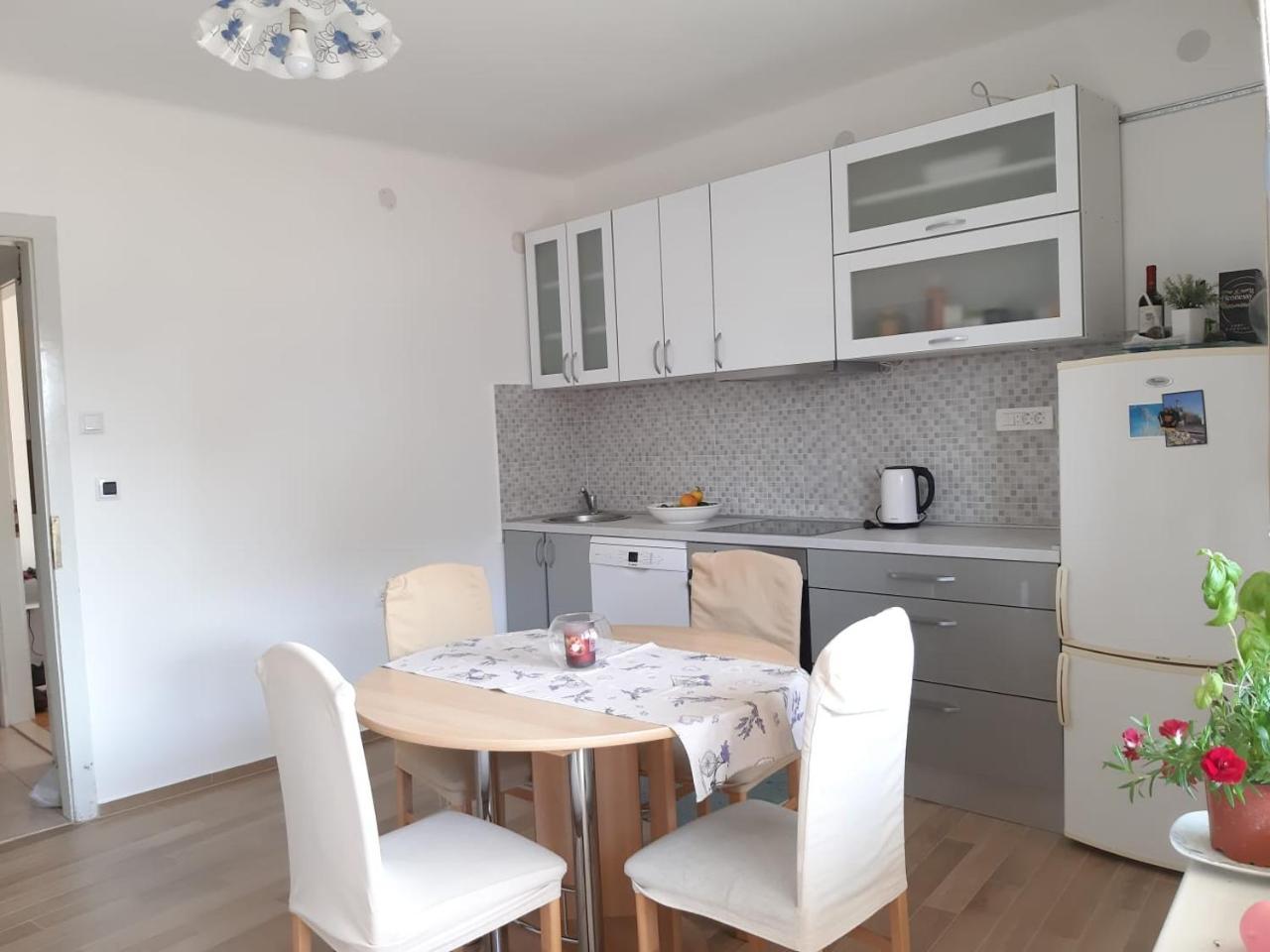 Nina, Apartment In City Centre Split Bagian luar foto