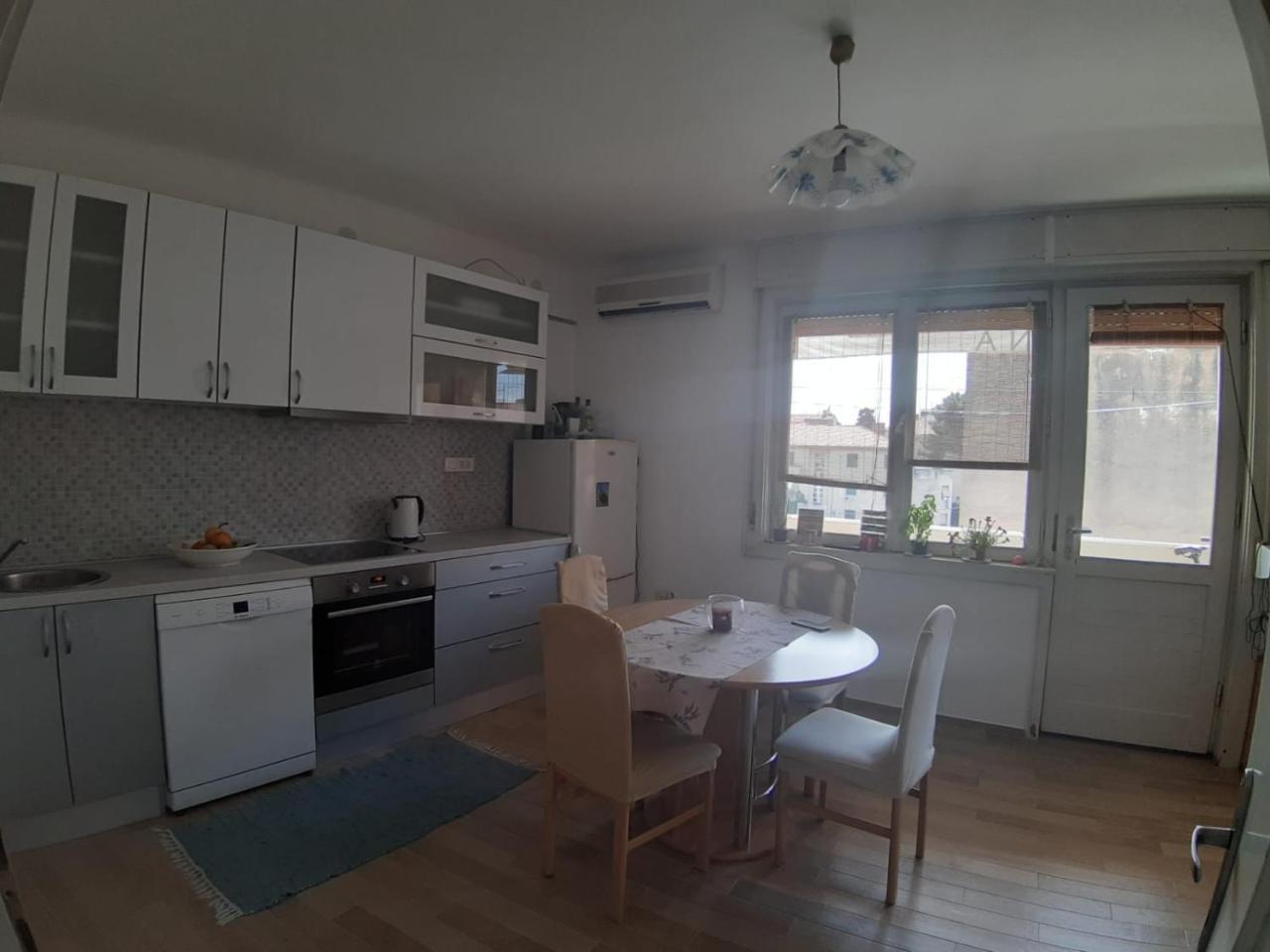 Nina, Apartment In City Centre Split Bagian luar foto